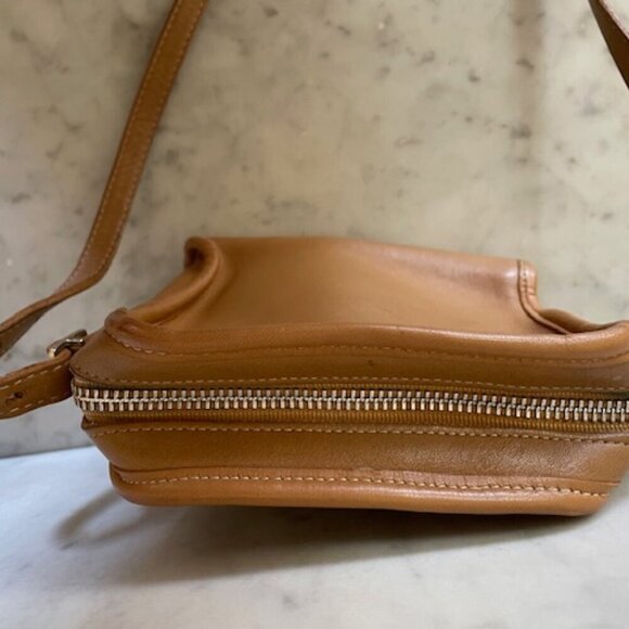 COACH Vintage British Tan Classic Kit Camera Crossbody Purse - Picture 9 of 16
